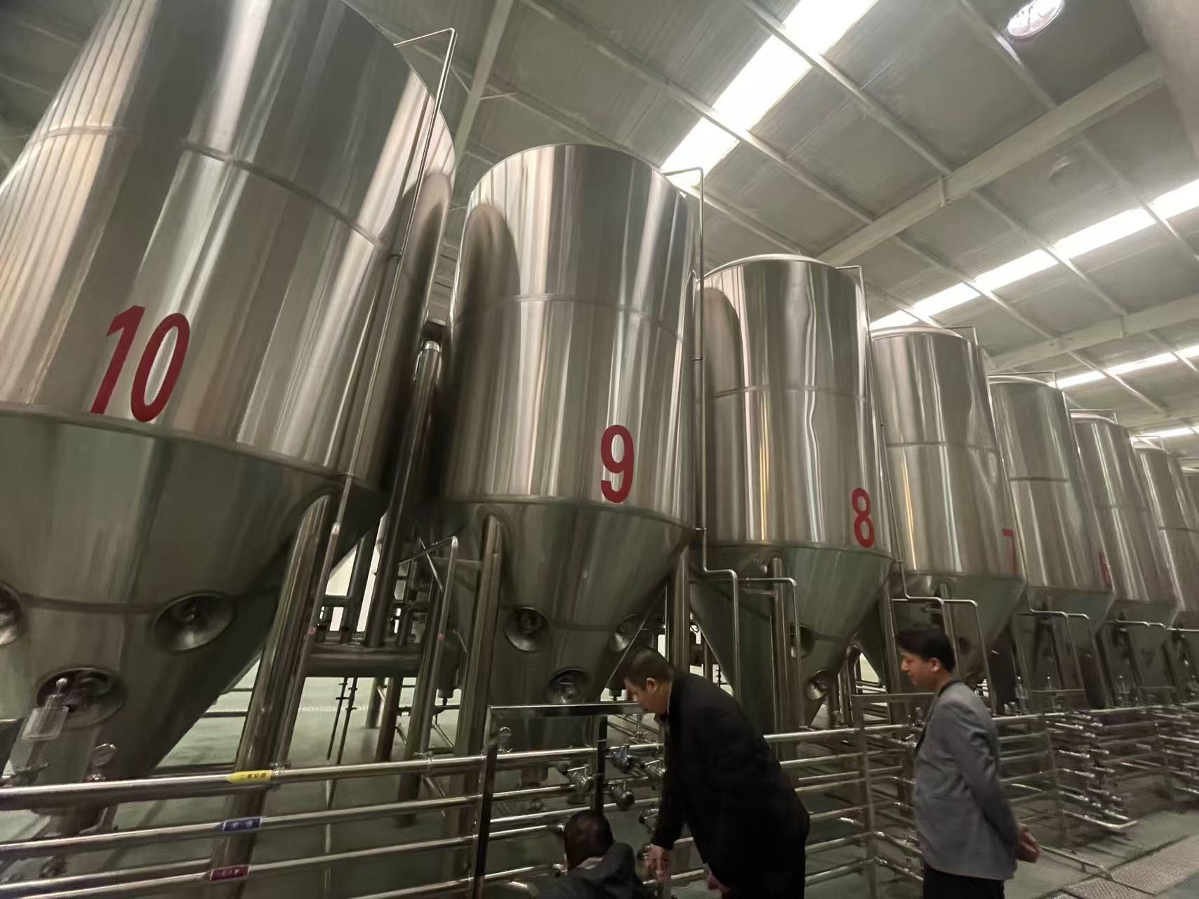 宁阳精酿啤酒设备厂—平面布置、设备设计、制造、调试、培训等一条龙服务